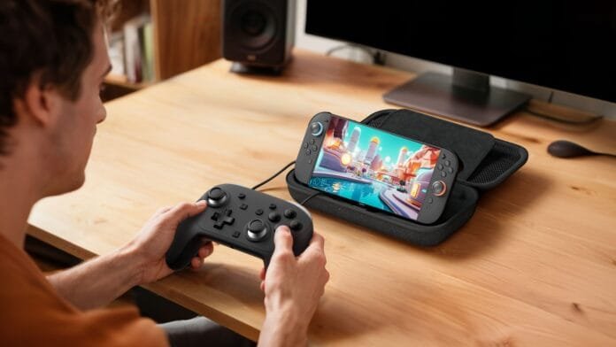 Gamer usando Nintendo Switch 2 con estuche de carga Belkin en setup gaming de escritorio