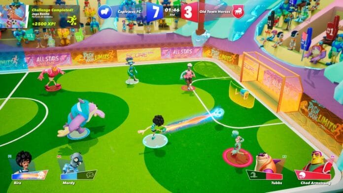 sportia-gameplay-futbol-personajes-equipos-multijugador Gameplay de Sportia mostrando partido de fútbol con personajes únicos como Bira, Mordy, Tubbs y Chad Armstrong en campo colorido
