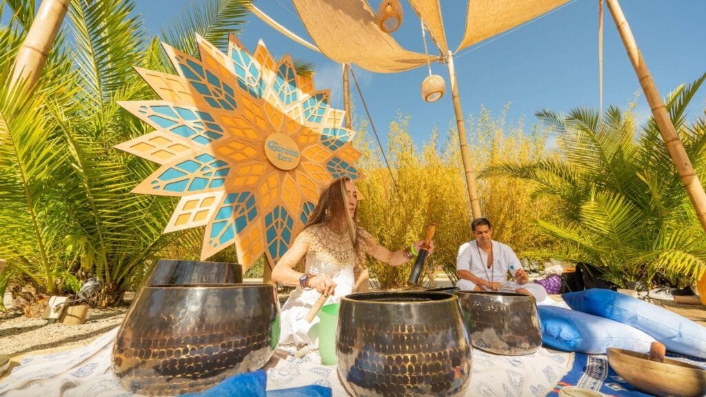 Ritual mandala con piedras concepto tierra Corona Sunsets