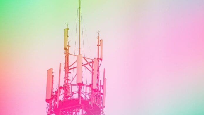 Infraestructura de redes privadas 5G para manufactura industrial con antenas Nokia y equipos conectados