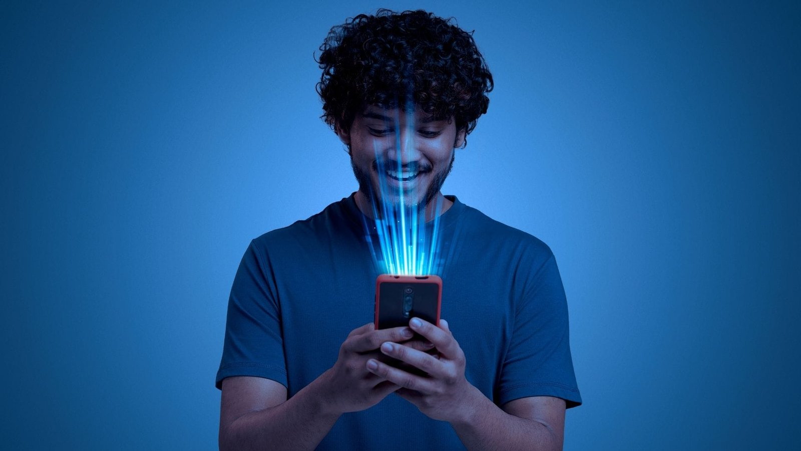 Smartphone mostrando red 5G de Claro en Colombia con logo de operador y símbolo de quinta generación