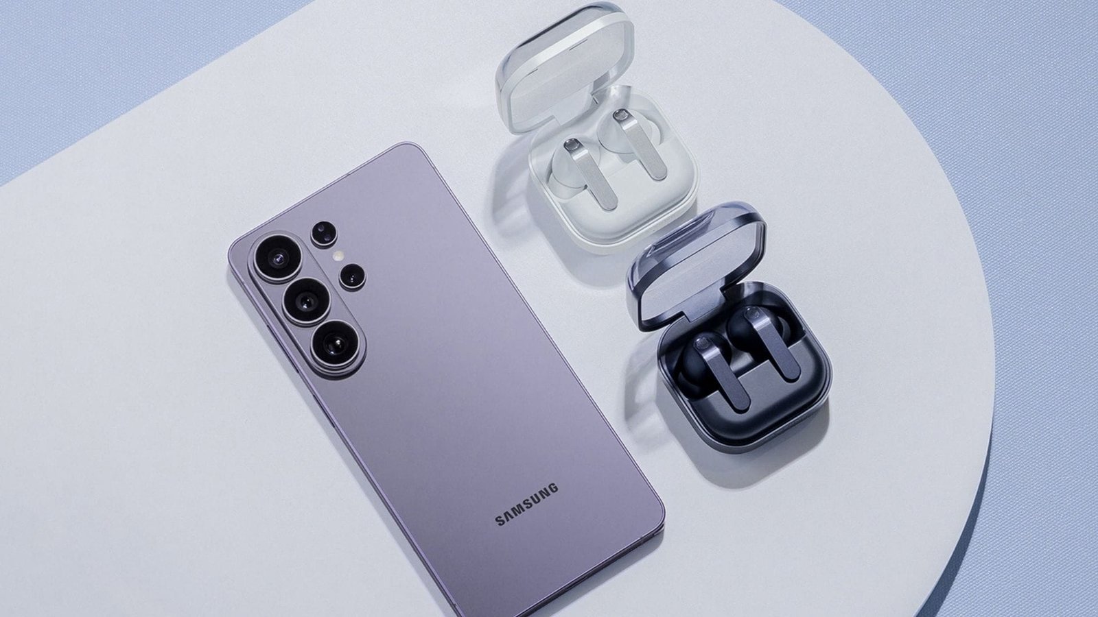 Samsung Galaxy S26 Ultra color violeta cobalto junto a Galaxy Buds4 en preventa Colombia 2026