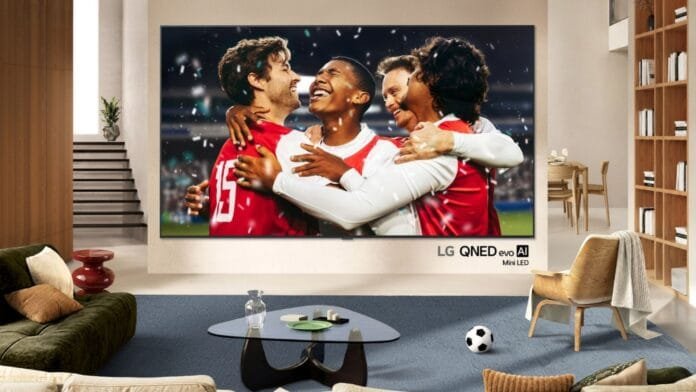 Televisor LG QNED evo Mini LED 2026 de 115 pulgadas en sala de estar