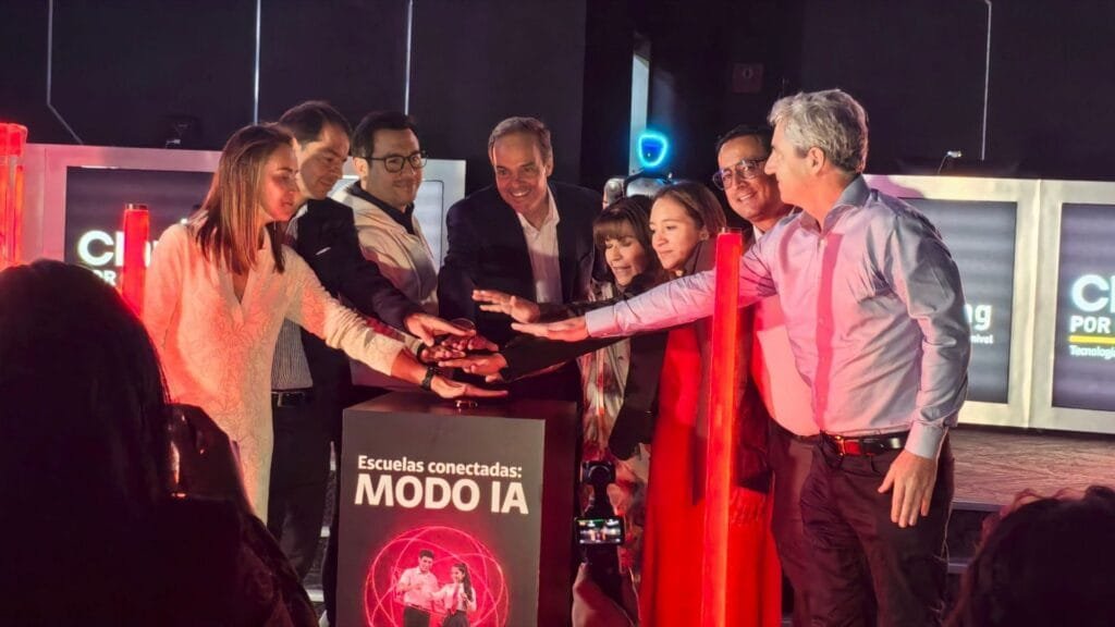 Lanzamiento de Escuelas Conectadas Modo IA de Claro Colombia el 12 de mayo de 2026 en Bogotá