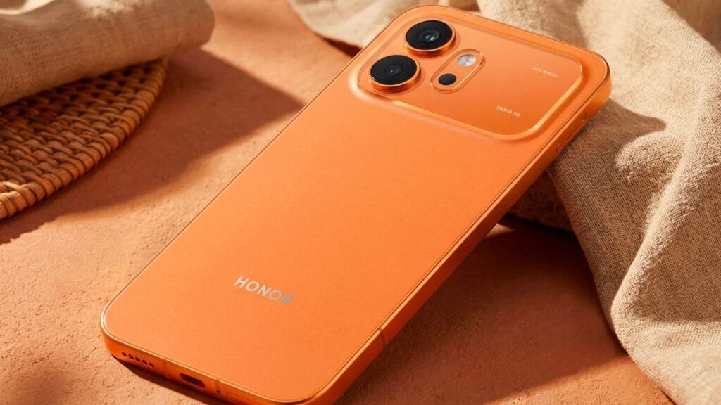 Diseño trasero del HONOR 600 en color naranja disponible en Colombia