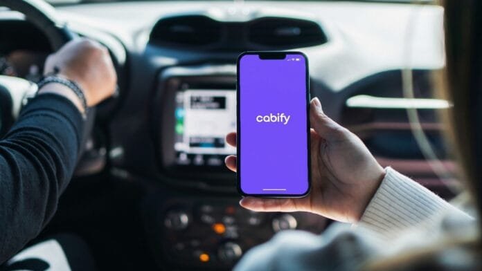 cabify-descuento-votar-segunda-vuelta-colombia-2026 Pantalla de la app de Cabify con el campo de código de descuento VOTANDOCONCABIFY