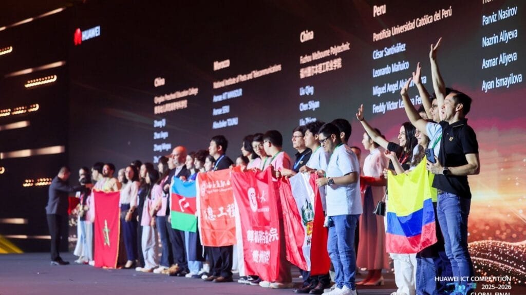 Colombia gana 3 premios en la Huawei ICT Competition 2026: Universidad Nacional y U. del Cauca en el podio mundial 1 Ceremonia de clausura de la Huawei ICT Competition 2026 Global Final en Shenzhen con participantes de Colombia y otros países