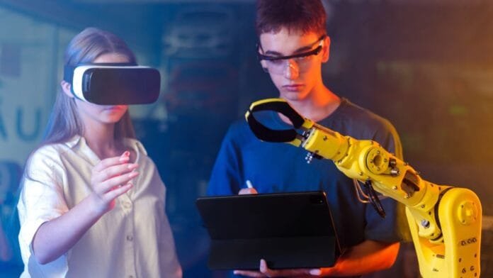 jovenes-inteligencia-artificial-trabajo-colombia Jóvenes trabajando con inteligencia artificial, realidad virtual y brazo robótico en entorno tech