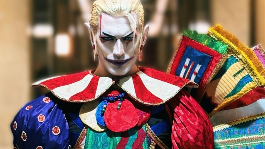 Leon Chiro caracterizado como Kefka Palazzo de Final Fantasy VI en una convención internacional