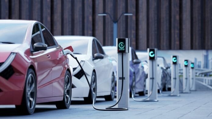 Estación de carga para vehículos eléctricos con múltiples puntos activos