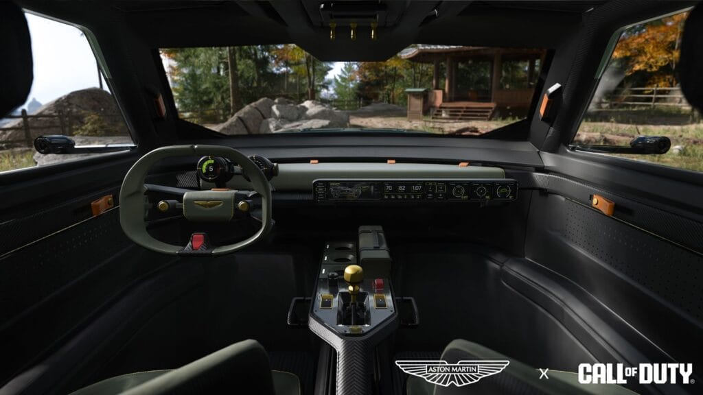 Interior del Aston Martin Dreadnought con acabados en fibra de carbono y oro satinado