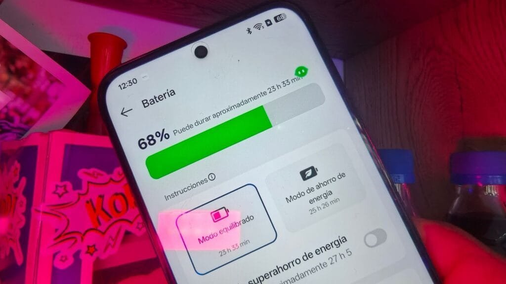 realme C100 en Colombia: batería de 8.000 mAh y resistencia IP69 Pro. Esta es su reseña completa 1 Pantalla de configuración de batería del realme C100 mostrando 68% de carga con estimado de 23 horas y 33 minutos de autonomía