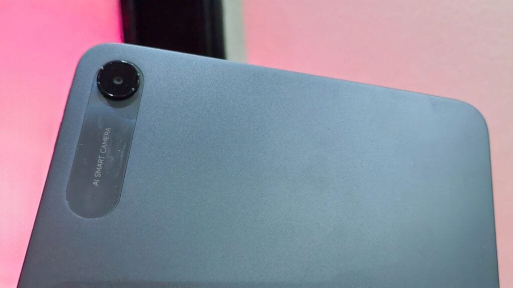 REDMI Pad 2 9.7 en Colombia: precio oficial, especificaciones, ficha técnica y análisis completo tras varias semanas de uso 1 Diseño de aluminio y cámara AI Smart Camera de la REDMI Pad 2 9.7 en color grafito