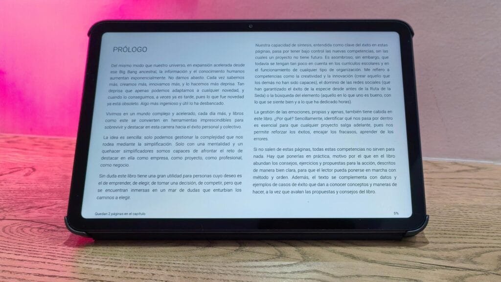 REDMI Pad 2 9.7 en Colombia: precio oficial, especificaciones, ficha técnica y análisis completo tras varias semanas de uso 3 REDMI Pad 2 9.7 leyendo ebook en pantalla 2K — experiencia de lectura en tablet compacta de Xiaomi