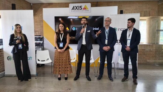 Voceros de AXIS Communications en la rueda de prensa de la Feria ESS+ en Bogotá