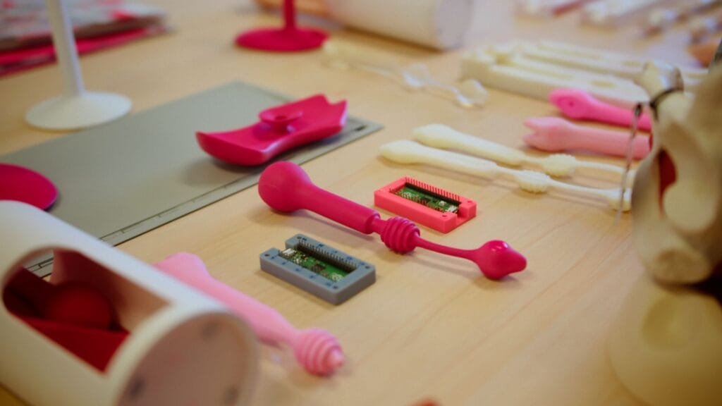 Una javeriana ganó el James Dyson Award 2026 escaneando un brazo con el celular, y dos proyectos más avanzan a la final mundial 3 Dispositivos de EVVA para la rehabilitación del suelo pélvico, finalista del James Dyson Award Colombia