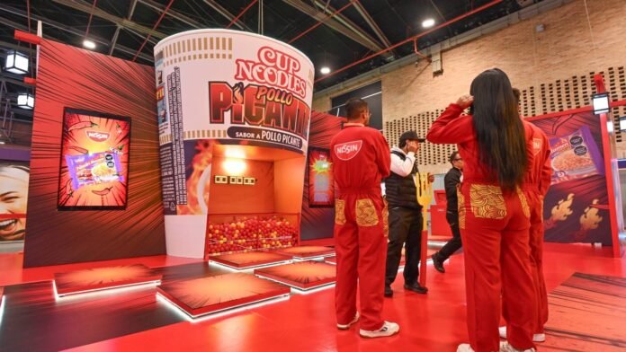 comer-en-sofa-2026-sopas-noodle-corferias Comer en SOFA 2026: stand de Nissin con Cup Noodles Pollo Picante en Corferias