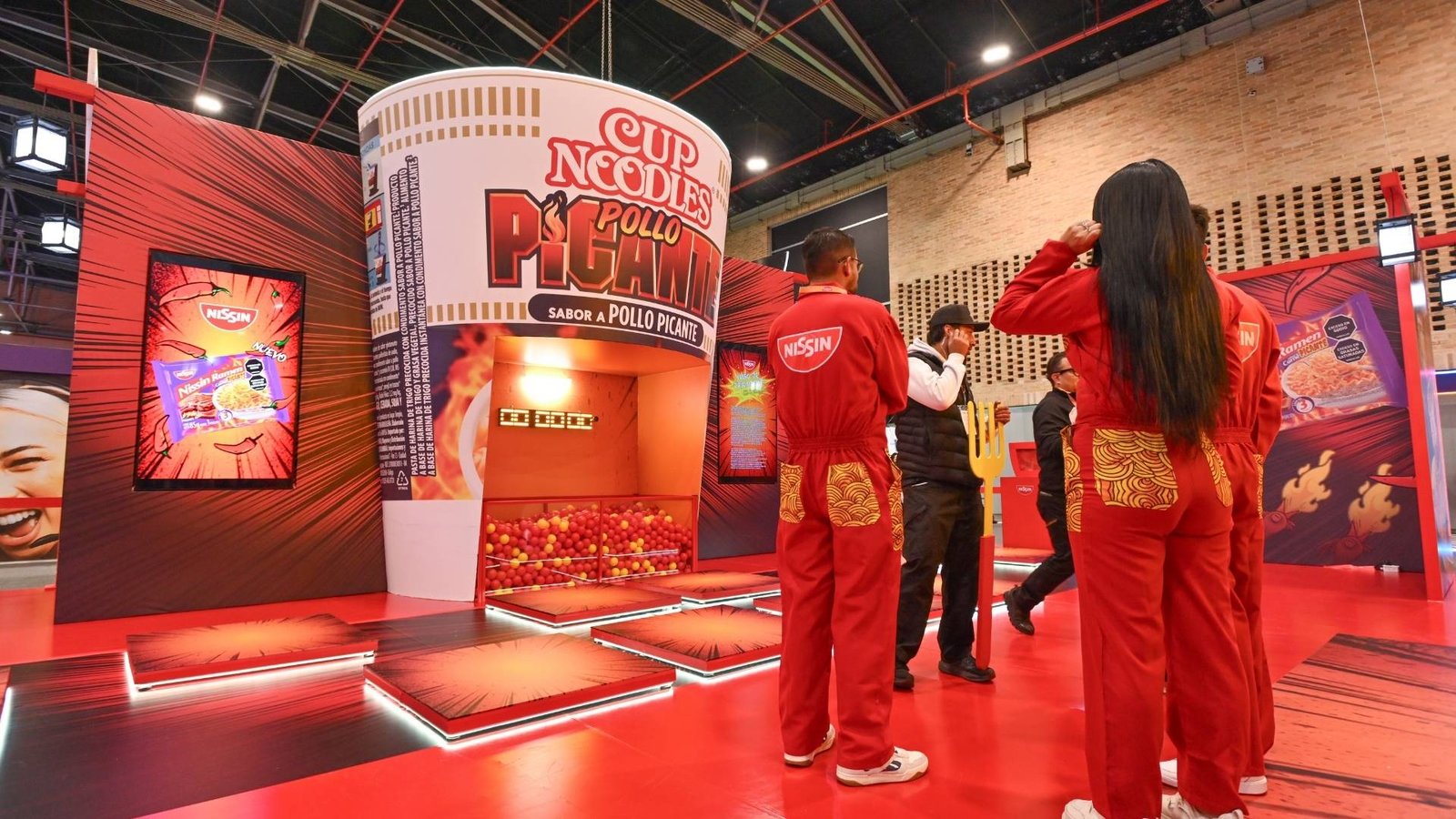 comer-en-sofa-2026-sopas-noodle-corferias Comer en SOFA 2026: stand de Nissin con Cup Noodles Pollo Picante en Corferias