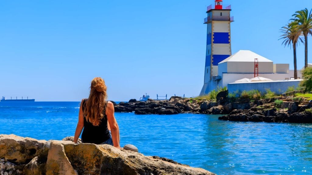 Ciudades seguras para mujeres nómadas digitales que viajan solas: 7 opciones y qué llevar en la maleta 1 Lisboa y Portugal para mujeres nómadas digitales que viajan solas